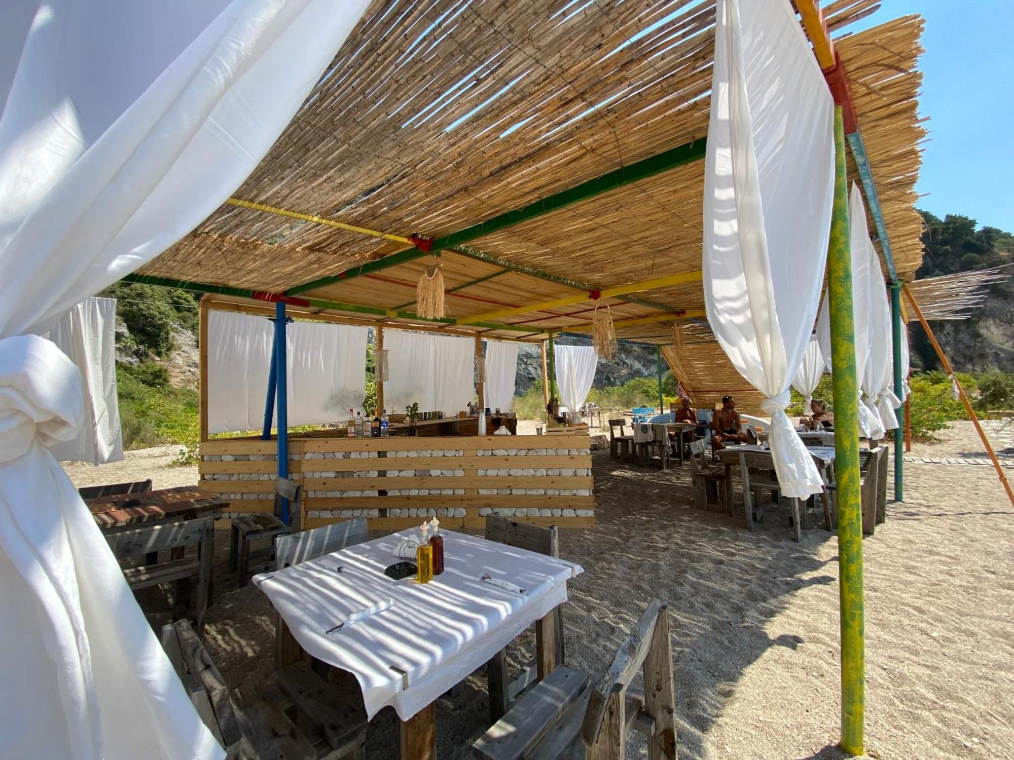 Lost Paradise Eco Camping ฮีมาเรอ ภายนอก รูปภาพ