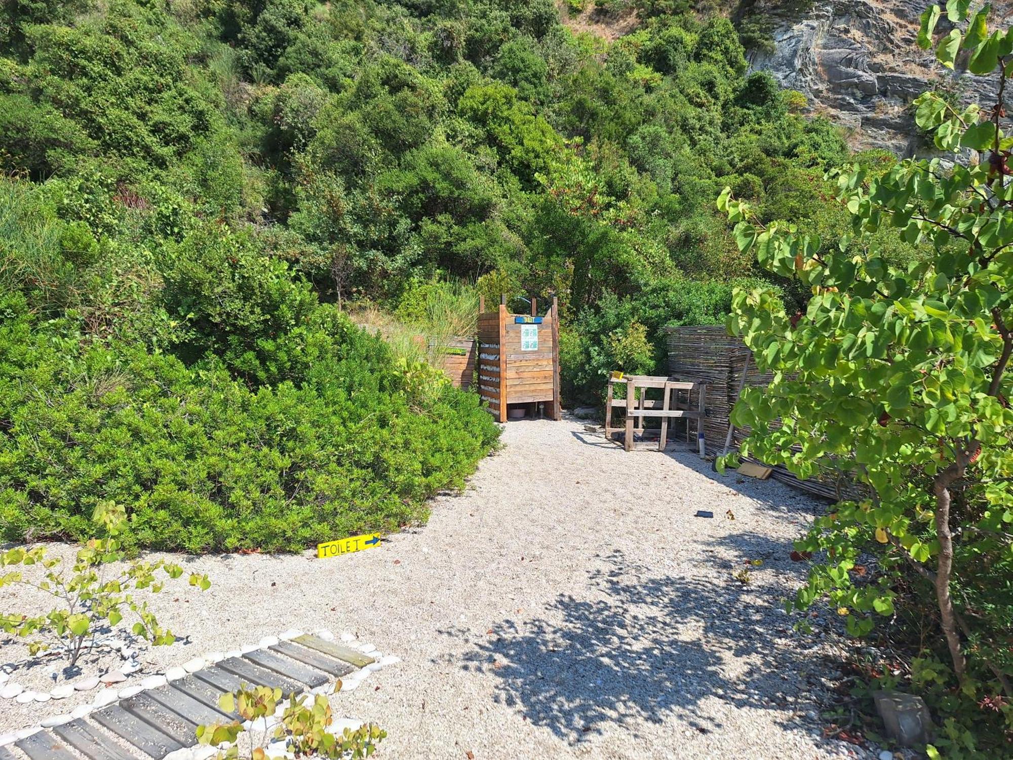 Lost Paradise Eco Camping ฮีมาเรอ ภายนอก รูปภาพ